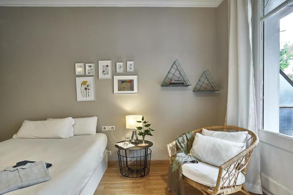 Magnificent 4 Bedroom Apartment In Eixample Барселона Екстер'єр фото