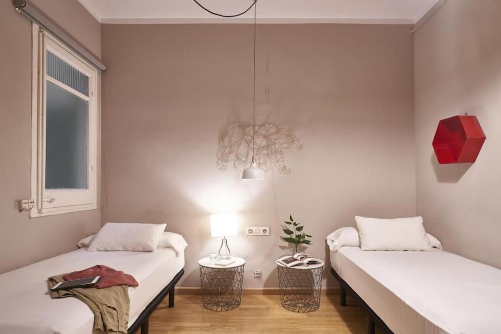 Magnificent 4 Bedroom Apartment In Eixample Барселона Екстер'єр фото