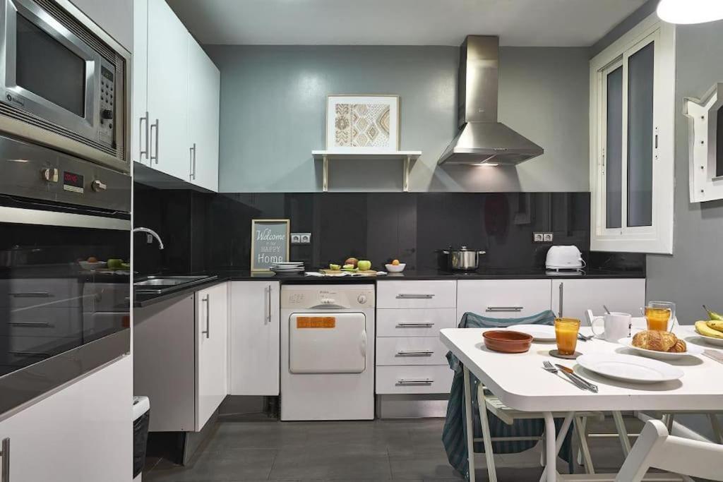 Magnificent 4 Bedroom Apartment In Eixample Барселона Екстер'єр фото