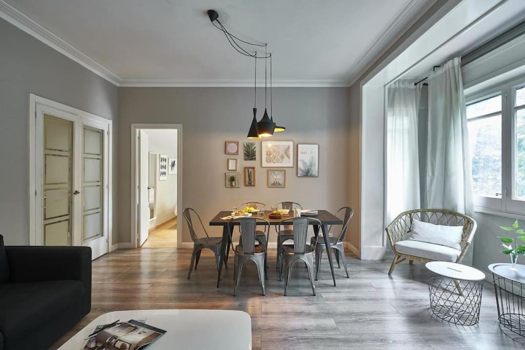 Magnificent 4 Bedroom Apartment In Eixample Барселона Екстер'єр фото
