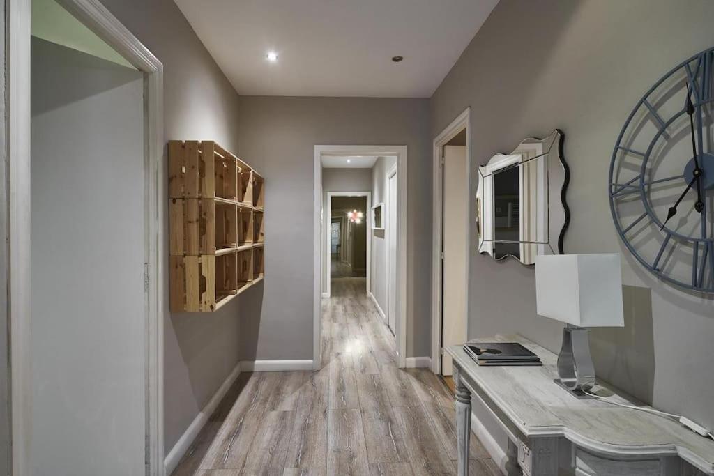 Magnificent 4 Bedroom Apartment In Eixample Барселона Екстер'єр фото
