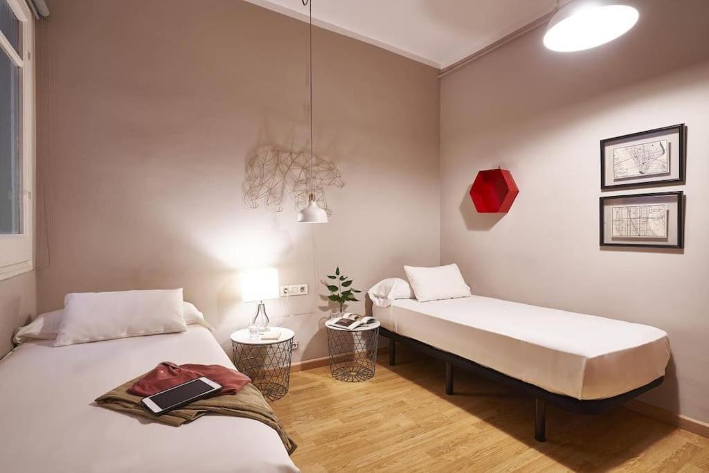 Magnificent 4 Bedroom Apartment In Eixample Барселона Екстер'єр фото