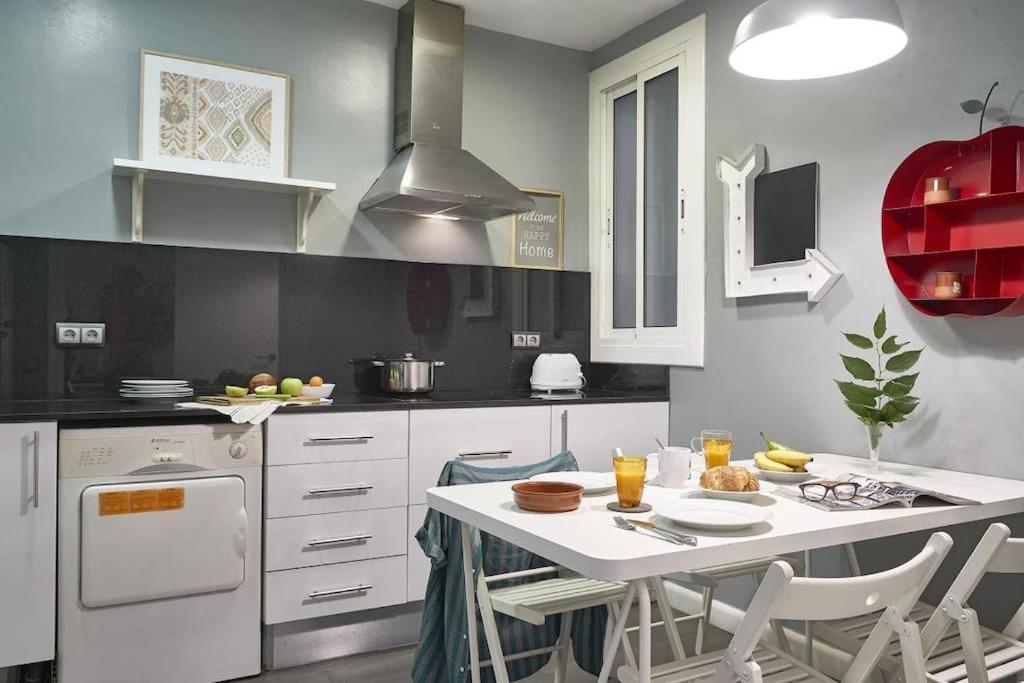 Magnificent 4 Bedroom Apartment In Eixample Барселона Екстер'єр фото
