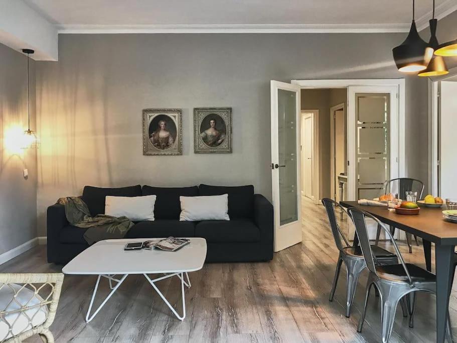 Magnificent 4 Bedroom Apartment In Eixample Барселона Екстер'єр фото
